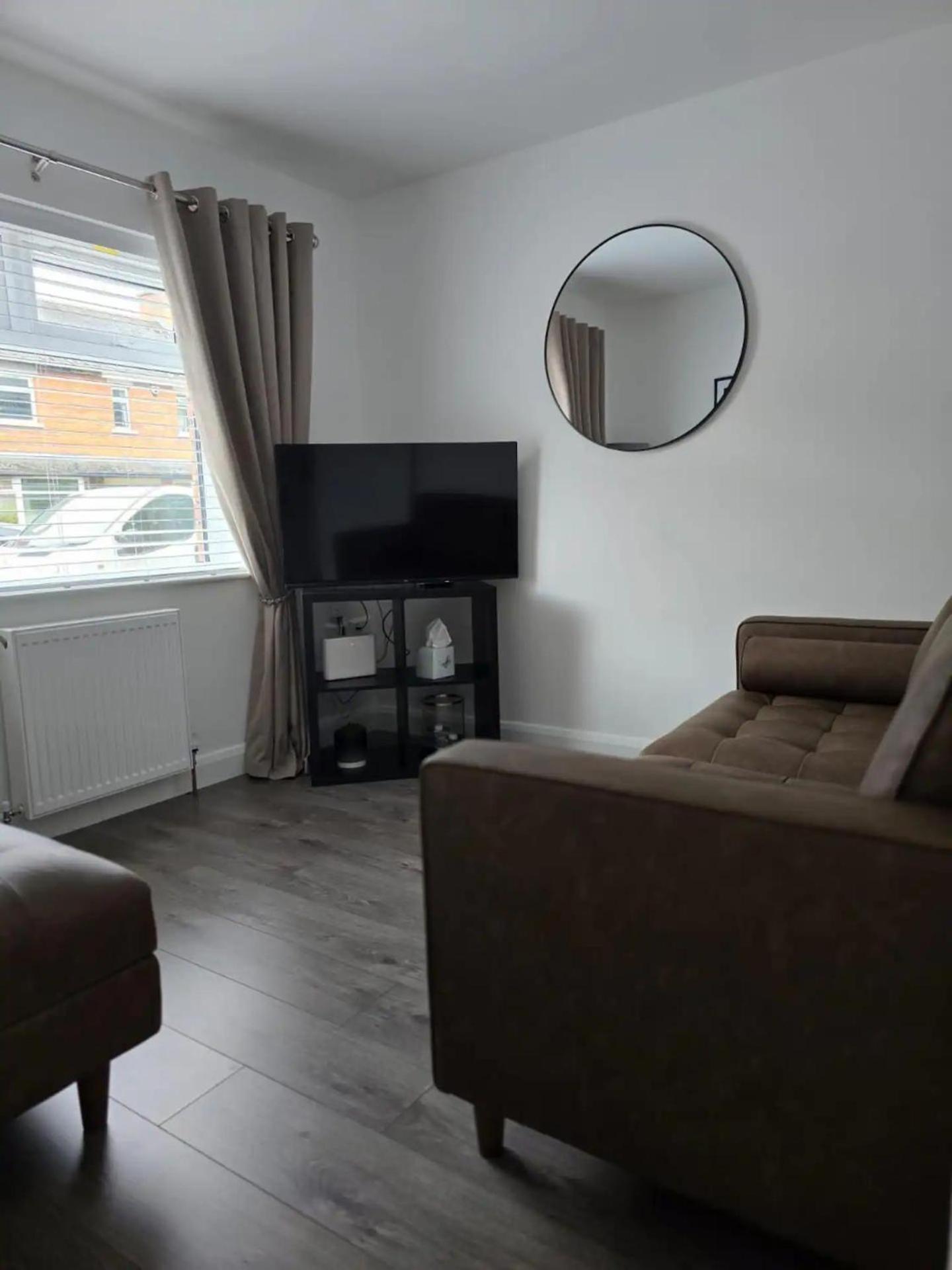 Perfect From Heart Of Sleeps 6 Holiday home Belfast